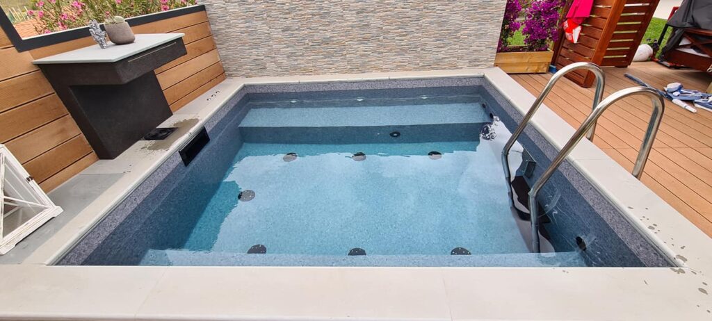 2m piscine - 4 - skimmer1